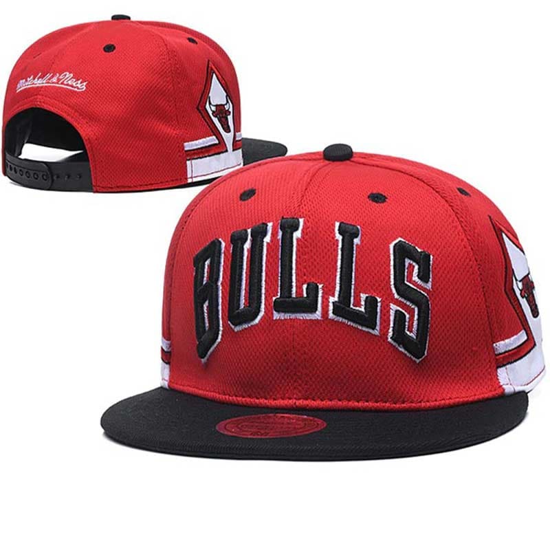 Mitchell & Ness Chicago Bulls NBA Red Gold Adjustable Snapback Hat